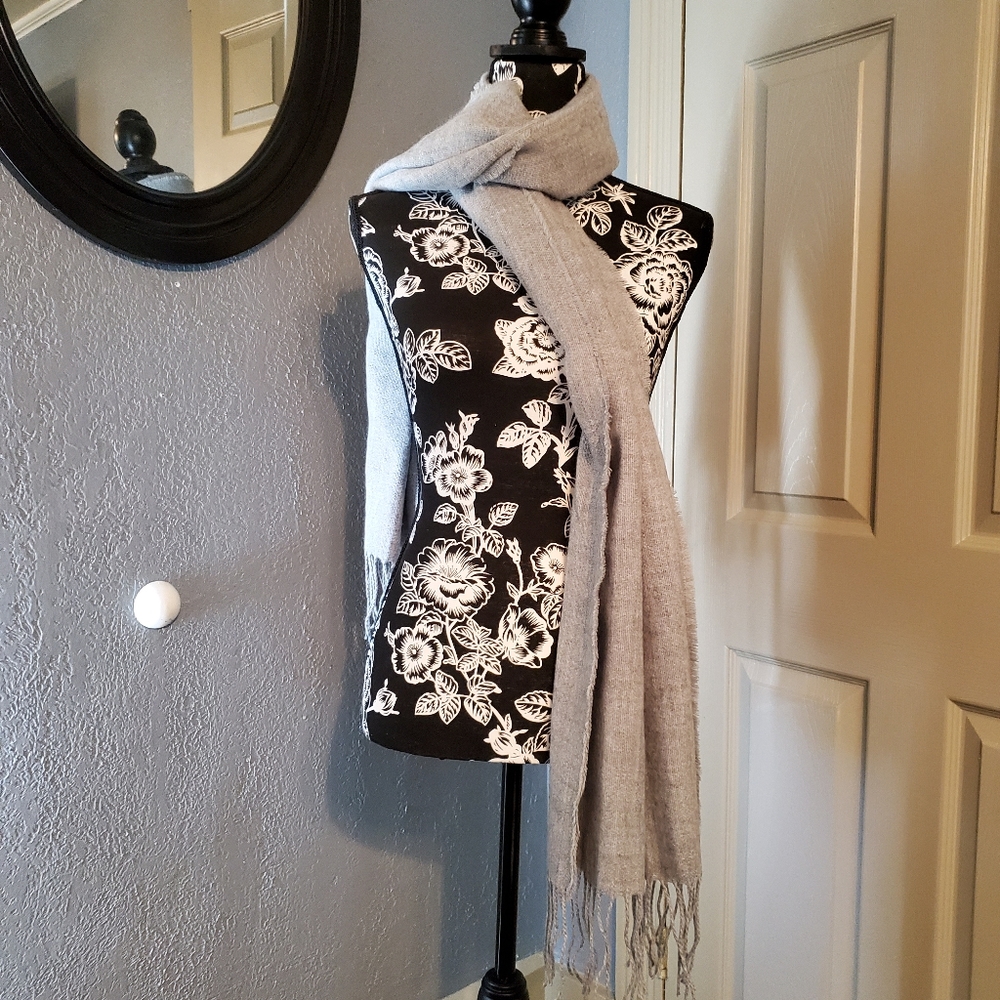 🧣NWT WOMENS SCARF